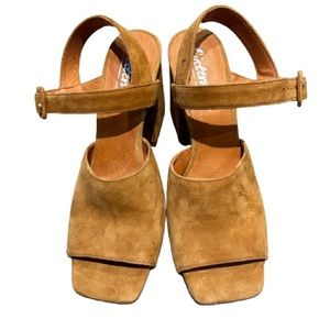 L’intervalle Brown Suede Square Toe Heeled Sandals